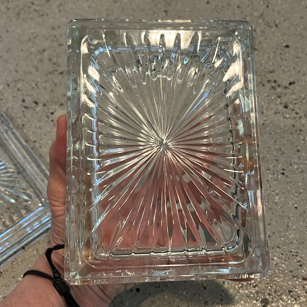 HEAVY CLEAR GLASS CANDY DISH WITH LID SNOWFLAKE PATTERN - Picture 6 of 9